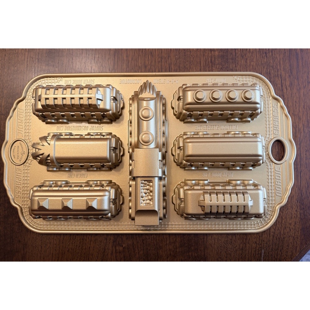 Williams Sonoma Nordic Ware Express Train Non-stick Cake Pan Mold Engine & 6 Car